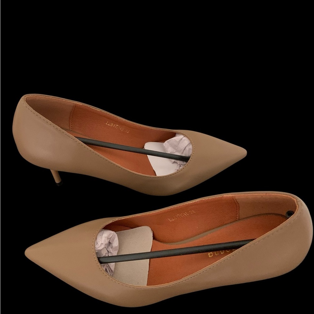 Primadonna Taupe Pointed Toe Pumps Sz 38 (8)